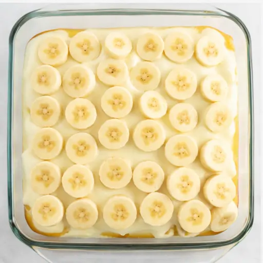 Step 3: Layer sliced ripe bananas on pudding