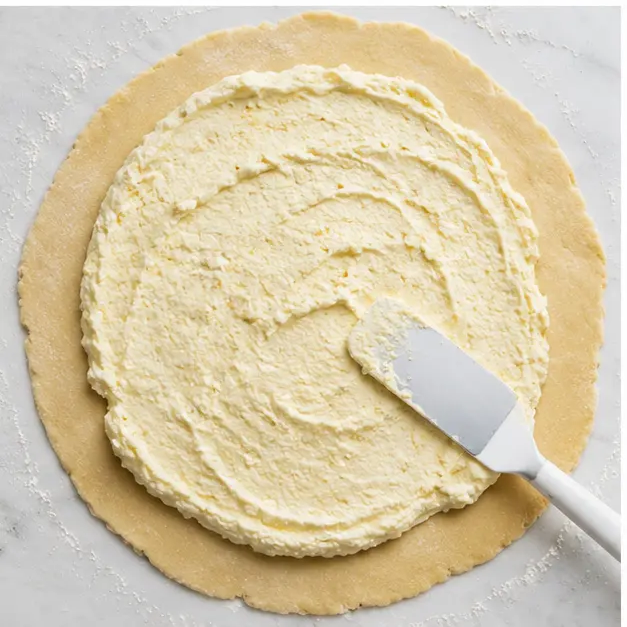 Step 3: Spreading the creamy ricotta filling